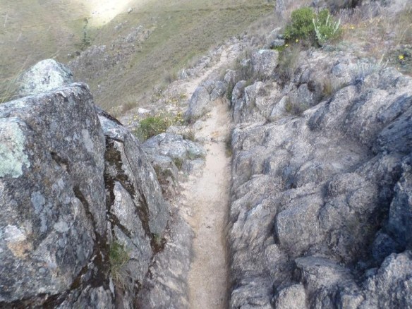 Figura 32. Piedra labrada para dar paso al canal.