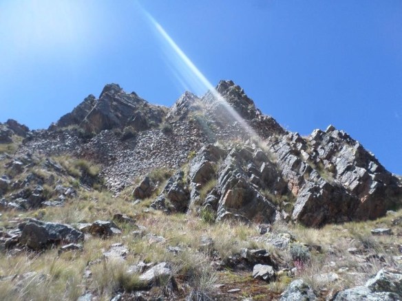 Muro de contención identificado en zona de acantilados. Vista O-E